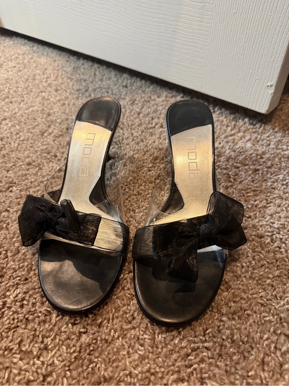 Moda black bow heels with mesh bow detail